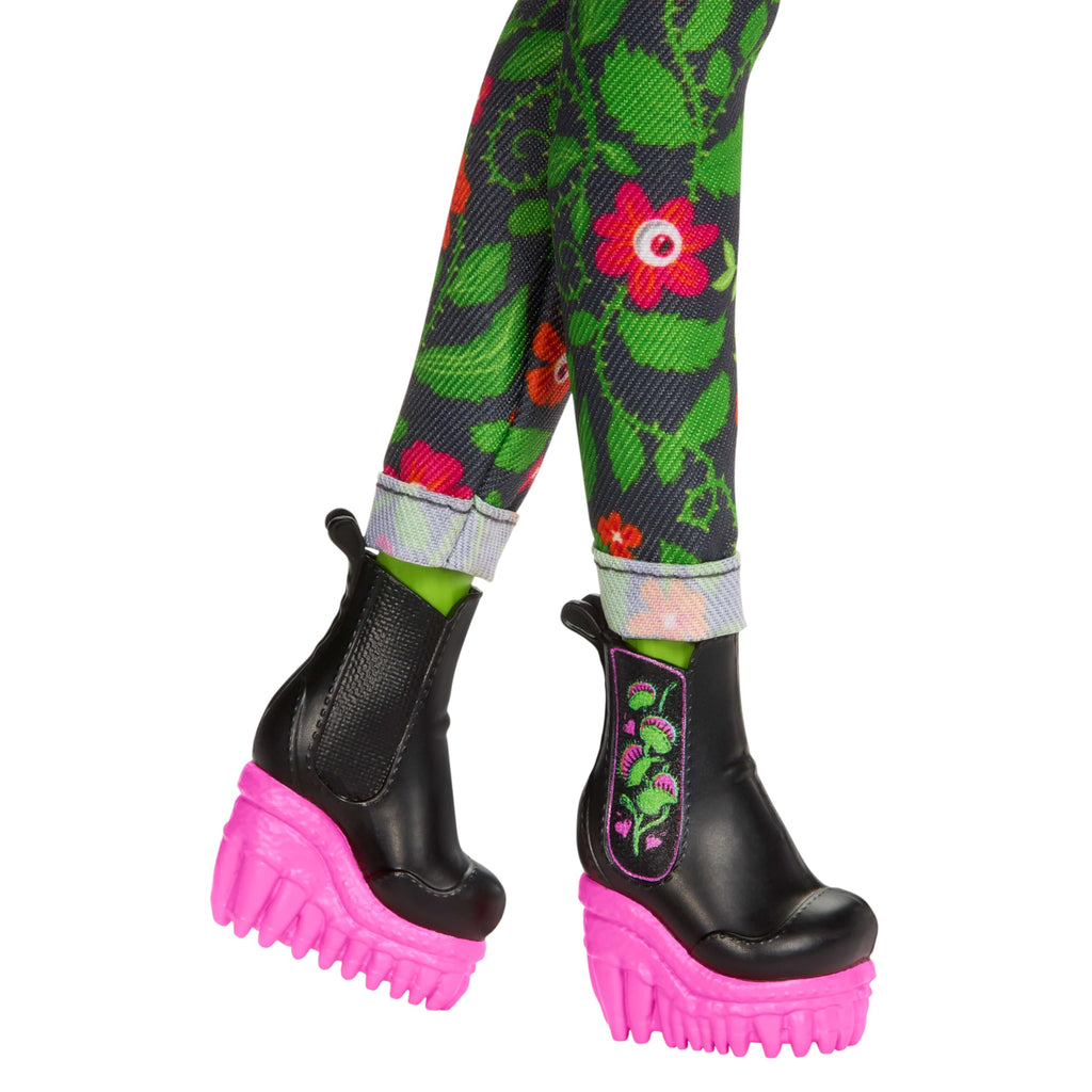 Monster High Venus McFlytrap Fearbook Doll with Accessory Set I77225